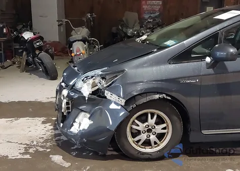 2011 Toyota Prius Three z USA, uszkodzony, nr VIN JTDKN3DU3B0299575